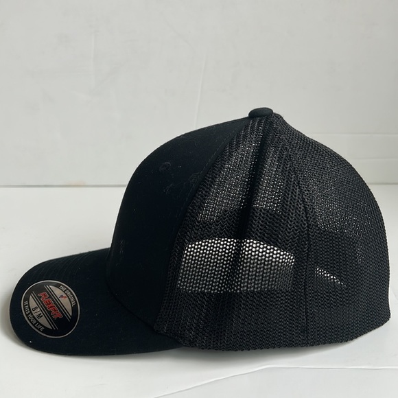 The Authentic T-Shirt Company The Original FlexFit black mesh trucker hat S/M - Picture 5 of 11
